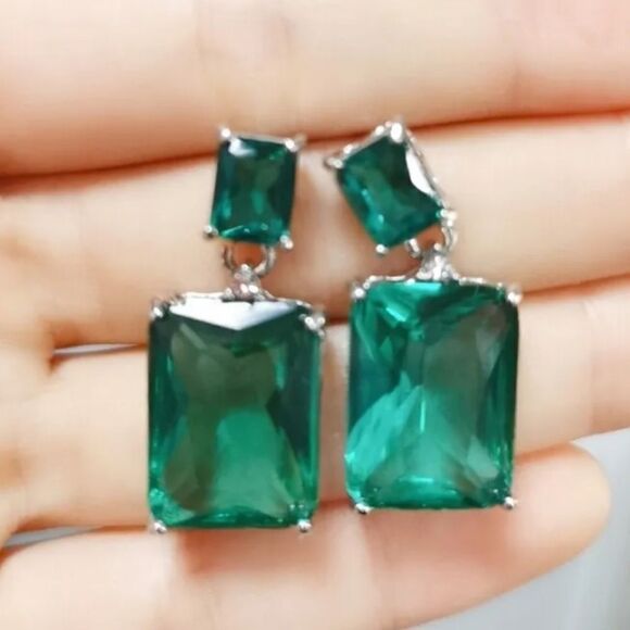 Large Silver Square Emerald Green Dangle Drop Earrings - Picture 1 of 4
